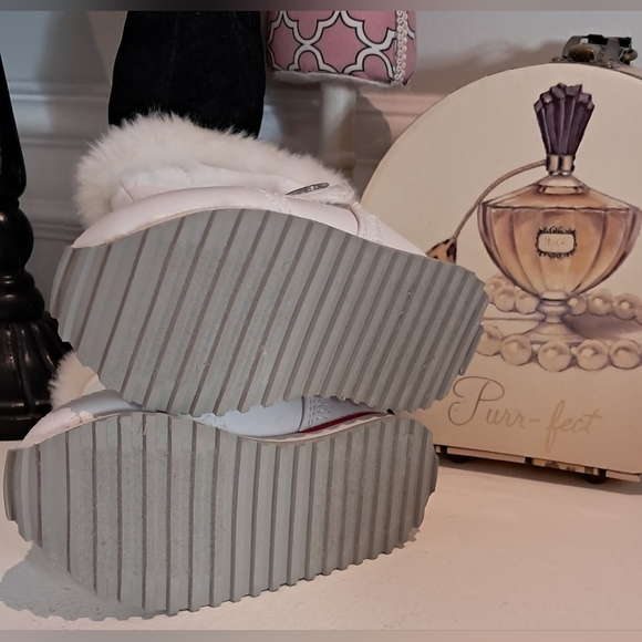 DKNY Wite and Pink Kids Winter Boots Size 5 NWOT - Picture 5 of 8